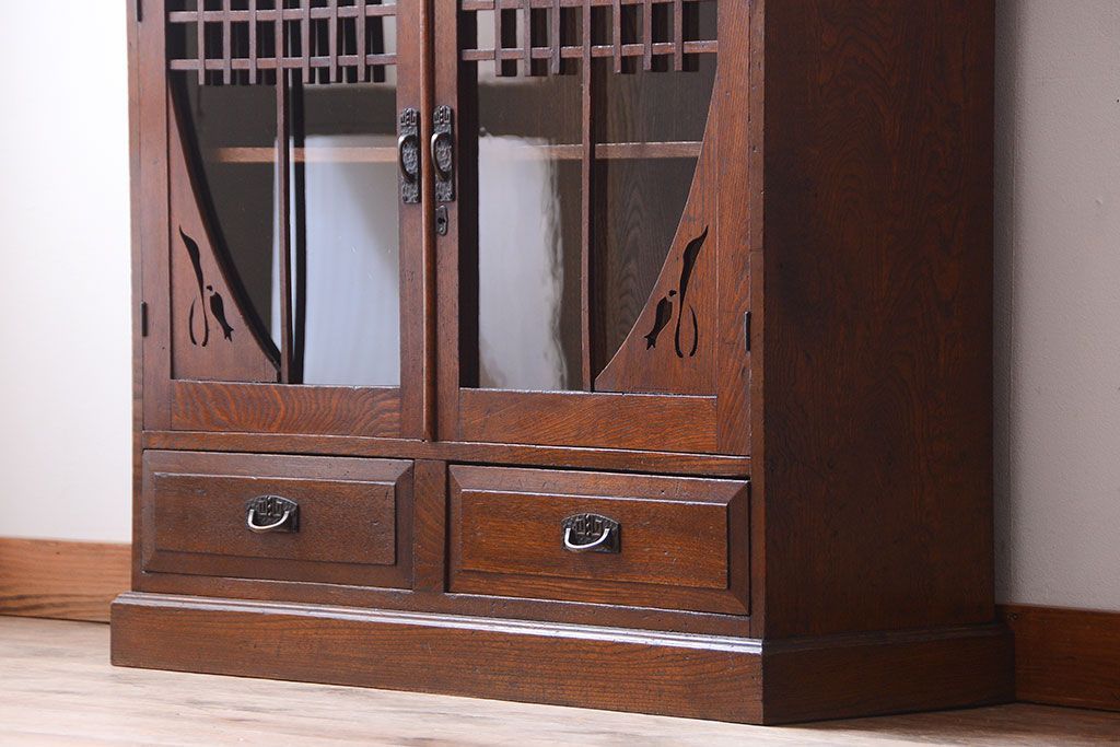 アンティーク家具　和製アンティーク　大正ロマンスタイル!透かし彫りが美しい本箱(収納棚)