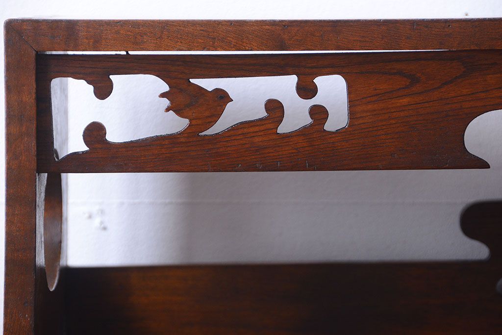 アンティーク家具　和製アンティーク　大正ロマンスタイル!透かし彫りが美しい本箱(収納棚)