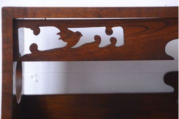 アンティーク家具　和製アンティーク　大正ロマンスタイル!透かし彫りが美しい本箱(収納棚)