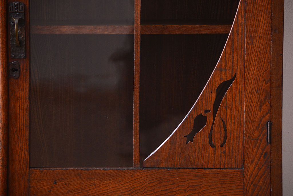 アンティーク家具　和製アンティーク　大正ロマンスタイル!透かし彫りが美しい本箱(収納棚)