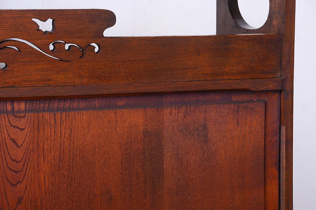 アンティーク家具　和製アンティーク　大正ロマンスタイル!透かし彫りが美しい本箱(収納棚)