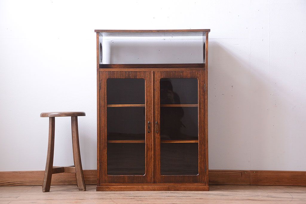 レトロ家具　昭和レトロ　古い木製の小ぶりなアンティーク本箱(ブックケース・収納棚)