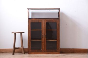 レトロ家具　昭和レトロ　古い木製の小ぶりなアンティーク本箱(ブックケース・収納棚)