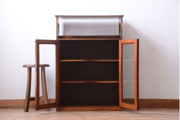 レトロ家具　昭和レトロ　古い木製の小ぶりなアンティーク本箱(ブックケース・収納棚)