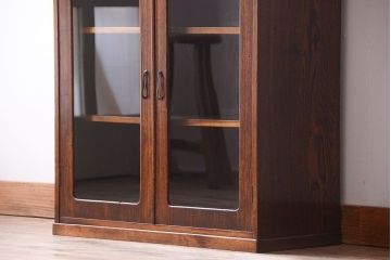 レトロ家具　昭和レトロ　古い木製の小ぶりなアンティーク本箱(ブックケース・収納棚)