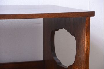 レトロ家具　昭和レトロ　古い木製の小ぶりなアンティーク本箱(ブックケース・収納棚)