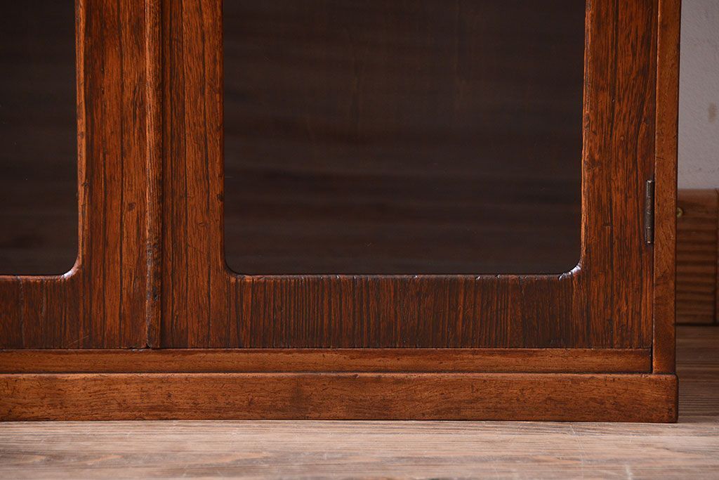 レトロ家具　昭和レトロ　古い木製の小ぶりなアンティーク本箱(ブックケース・収納棚)