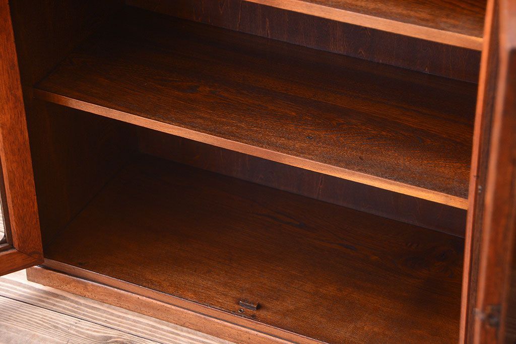 レトロ家具　昭和レトロ　古い木製の小ぶりなアンティーク本箱(ブックケース・収納棚)