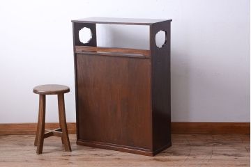 レトロ家具　昭和レトロ　古い木製の小ぶりなアンティーク本箱(ブックケース・収納棚)