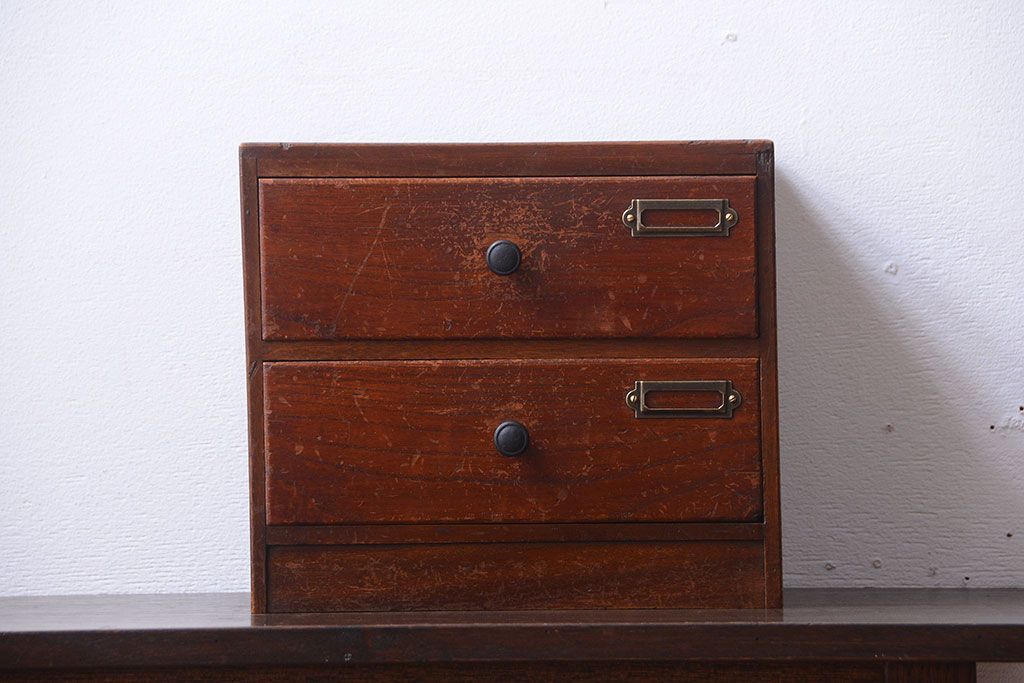 アンティーク家具　和製アンティーク　ネームプレート付き!古い木製の小引き出し