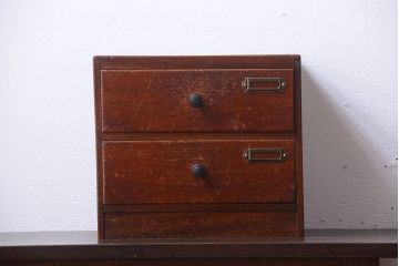 アンティーク家具　和製アンティーク　ネームプレート付き!古い木製の小引き出し