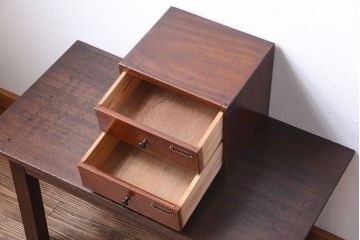 アンティーク家具　和製アンティーク　ネームプレート付き!古い木製の小引き出し