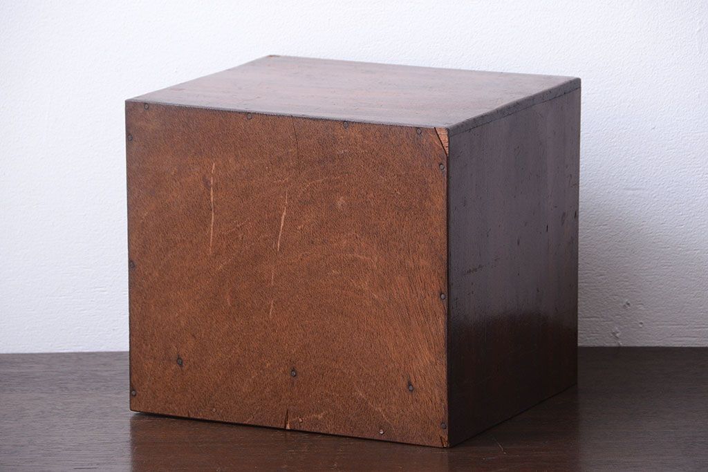 アンティーク家具　和製アンティーク　ネームプレート付き!古い木製の小引き出し