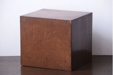 アンティーク家具　和製アンティーク　ネームプレート付き!古い木製の小引き出し