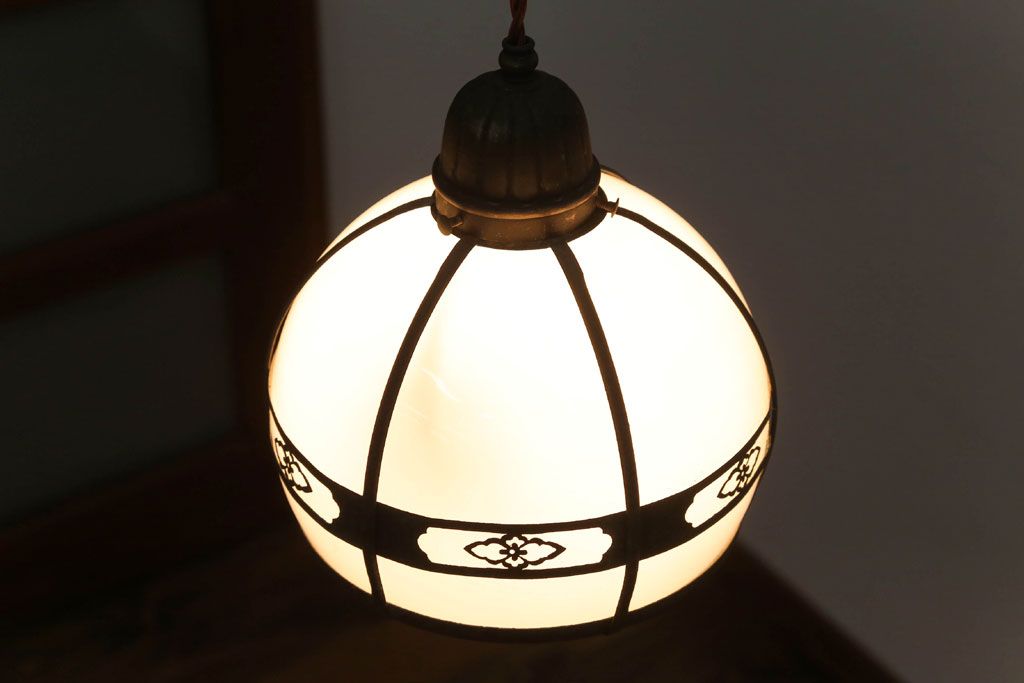 和製アンティーク　乳白色ガラスシェードの銅巻き和風天井照明