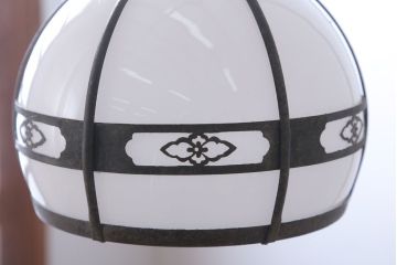 和製アンティーク　乳白色ガラスシェードの銅巻き和風天井照明