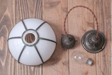 和製アンティーク　乳白色ガラスシェードの銅巻き和風天井照明