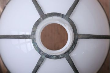 和製アンティーク　乳白色ガラスシェードの銅巻き和風天井照明