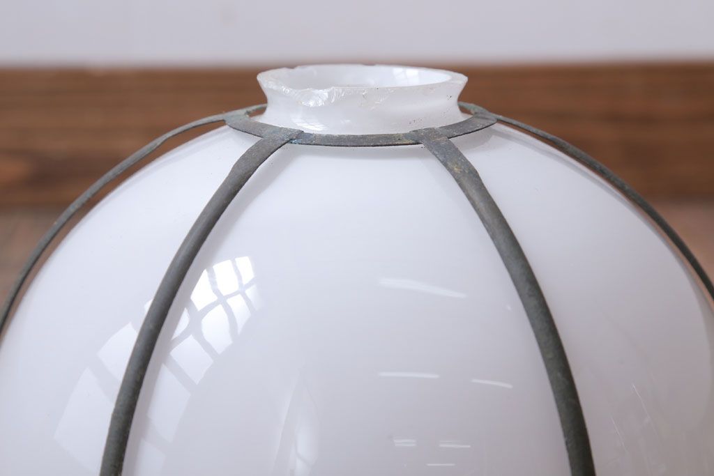 和製アンティーク　乳白色ガラスシェードの銅巻き和風天井照明