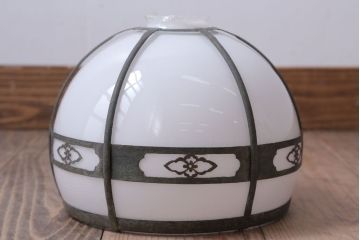 和製アンティーク　乳白色ガラスシェードの銅巻き和風天井照明