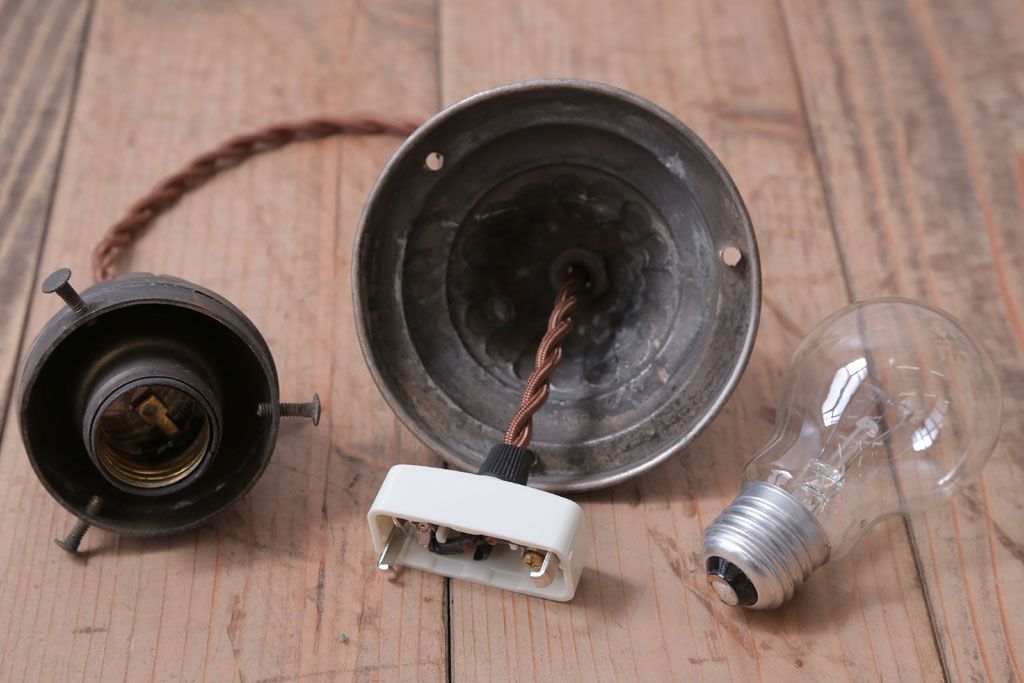 和製アンティーク　乳白色ガラスシェードの銅巻き和風天井照明