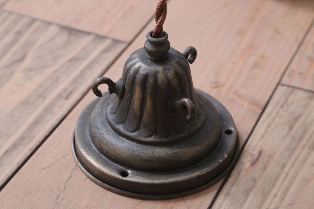 和製アンティーク　乳白色ガラスシェードの銅巻き和風天井照明