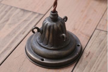 和製アンティーク　乳白色ガラスシェードの銅巻き和風天井照明