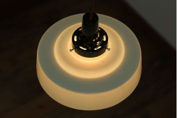 昭和レトロ　プラスチックシェードの天井照明(1)