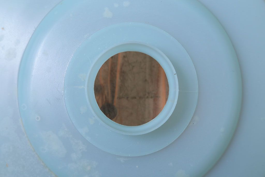 昭和レトロ　プラスチックシェードの天井照明(1)