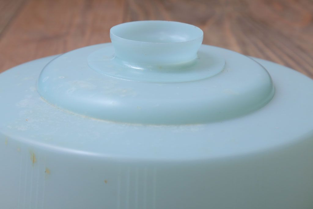 昭和レトロ　プラスチックシェードの天井照明(1)