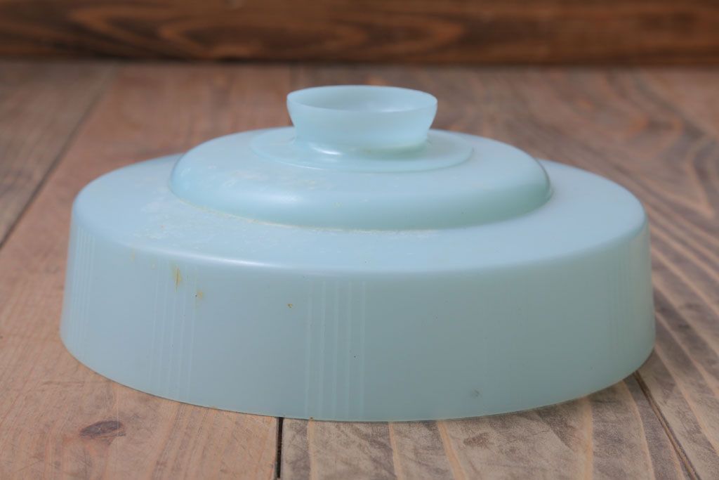 昭和レトロ　プラスチックシェードの天井照明(1)