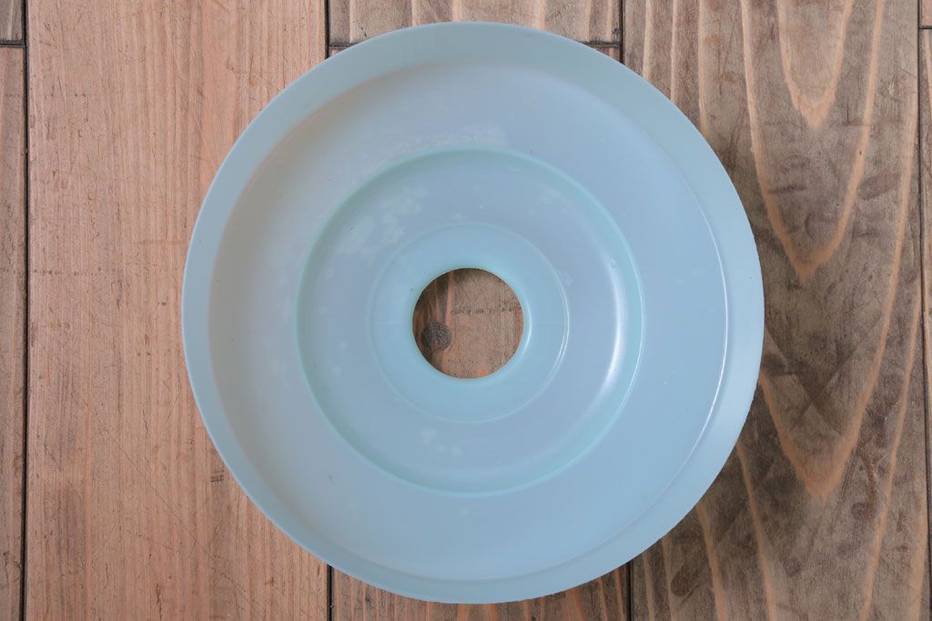 昭和レトロ　プラスチックシェードの天井照明(1)