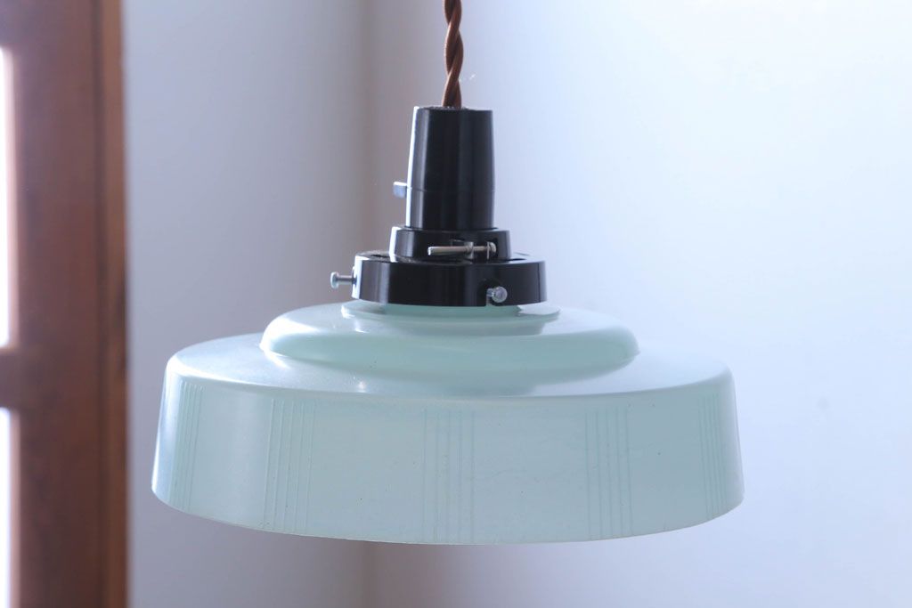 昭和レトロ　プラスチックシェードの天井照明(2)