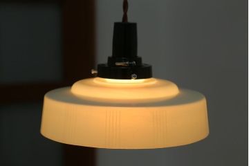 昭和レトロ　プラスチックシェードの天井照明(2)