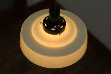 昭和レトロ　プラスチックシェードの天井照明(2)