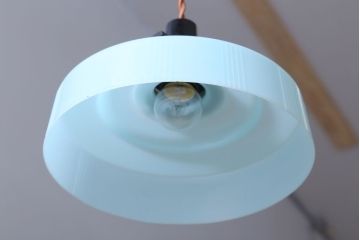 昭和レトロ　プラスチックシェードの天井照明(2)