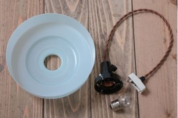 昭和レトロ　プラスチックシェードの天井照明(2)