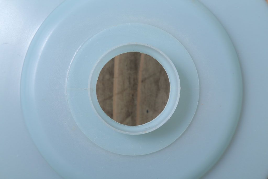 昭和レトロ　プラスチックシェードの天井照明(2)