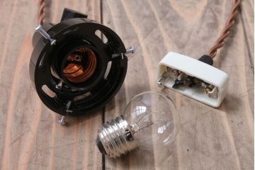 昭和レトロ　プラスチックシェードの天井照明(2)