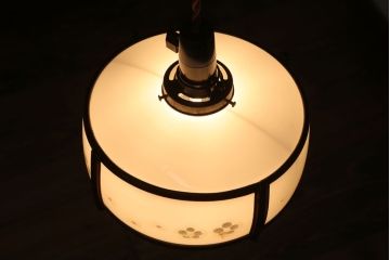 和製アンティーク 花柄 乳白色ガラスシェードの昭和レトロな天井照明