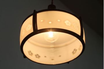 和製アンティーク 花柄 乳白色ガラスシェードの昭和レトロな天井照明