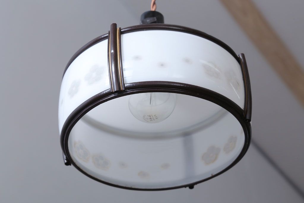 和製アンティーク 花柄 乳白色ガラスシェードの昭和レトロな天井照明