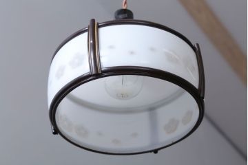 和製アンティーク 花柄 乳白色ガラスシェードの昭和レトロな天井照明