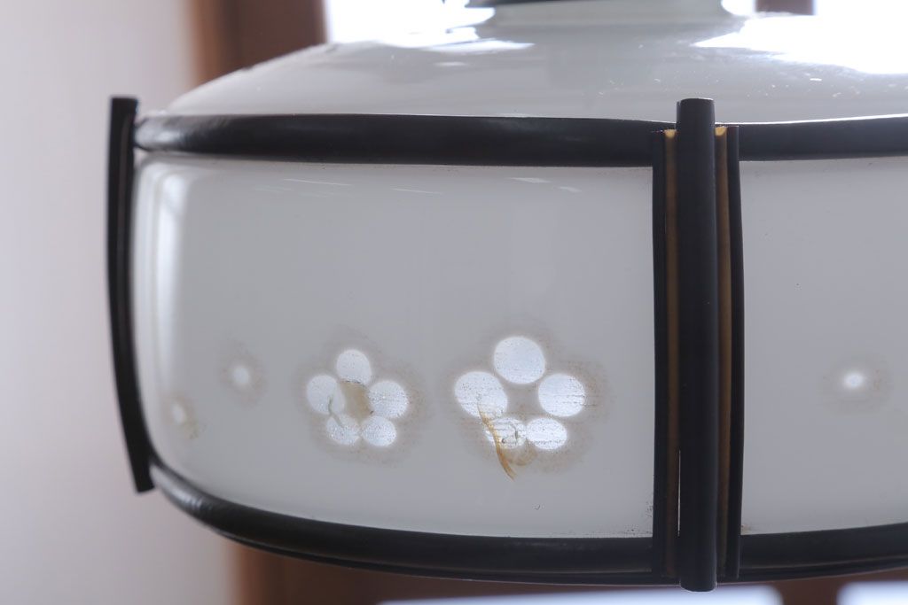 和製アンティーク 花柄 乳白色ガラスシェードの昭和レトロな天井照明