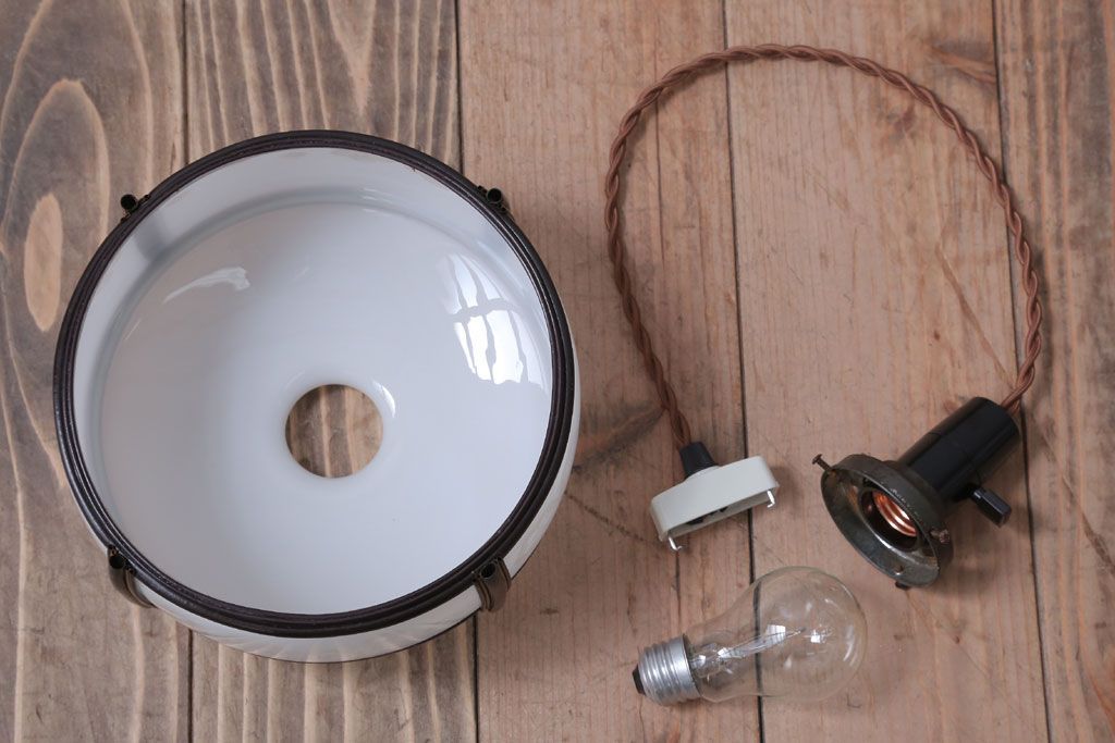 和製アンティーク 花柄 乳白色ガラスシェードの昭和レトロな天井照明