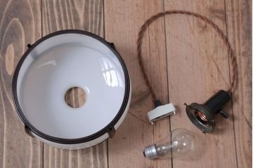 和製アンティーク 花柄 乳白色ガラスシェードの昭和レトロな天井照明