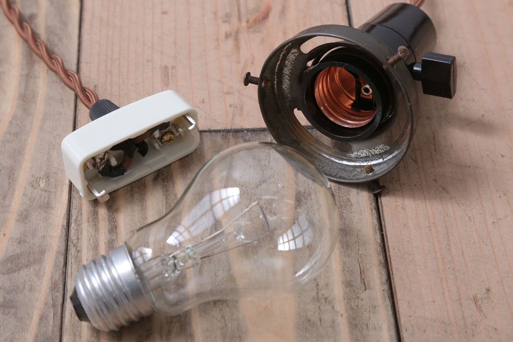 和製アンティーク 花柄 乳白色ガラスシェードの昭和レトロな天井照明