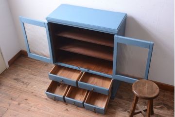 アンティーク家具　ペイント　モールガラス入り!アンティーク戸棚