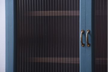 アンティーク家具　ペイント　モールガラス入り!アンティーク戸棚