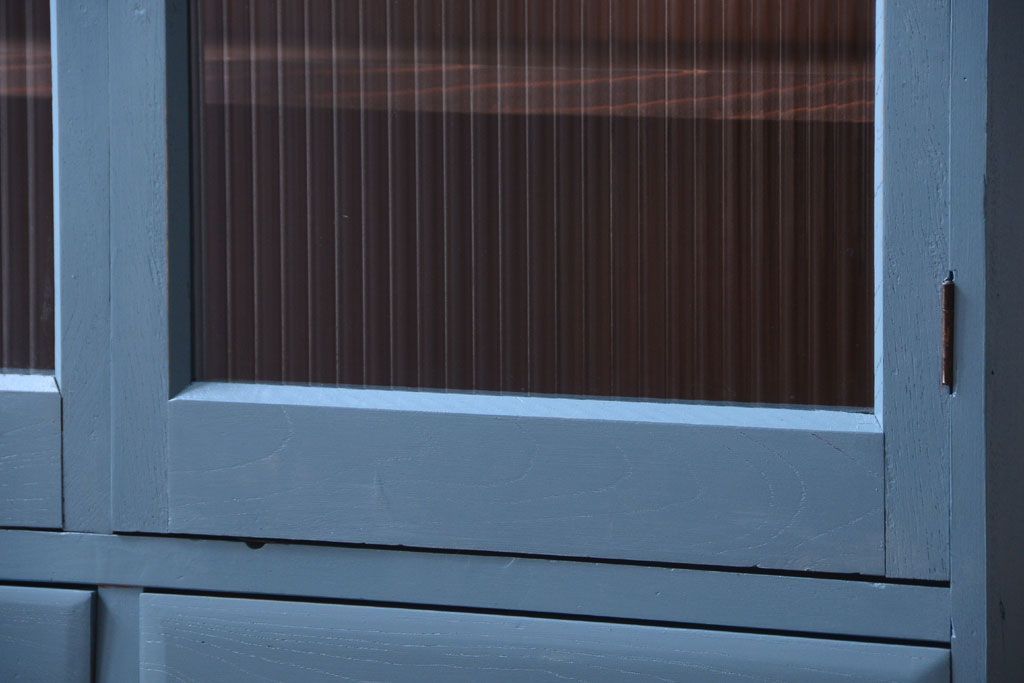 アンティーク家具　ペイント　モールガラス入り!アンティーク戸棚